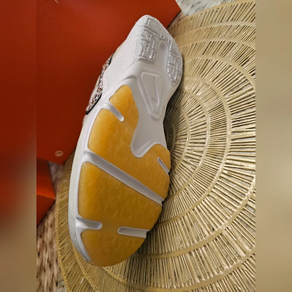 Nike Legend Essential Leopard Print Sneakers - Picture 7 of 9